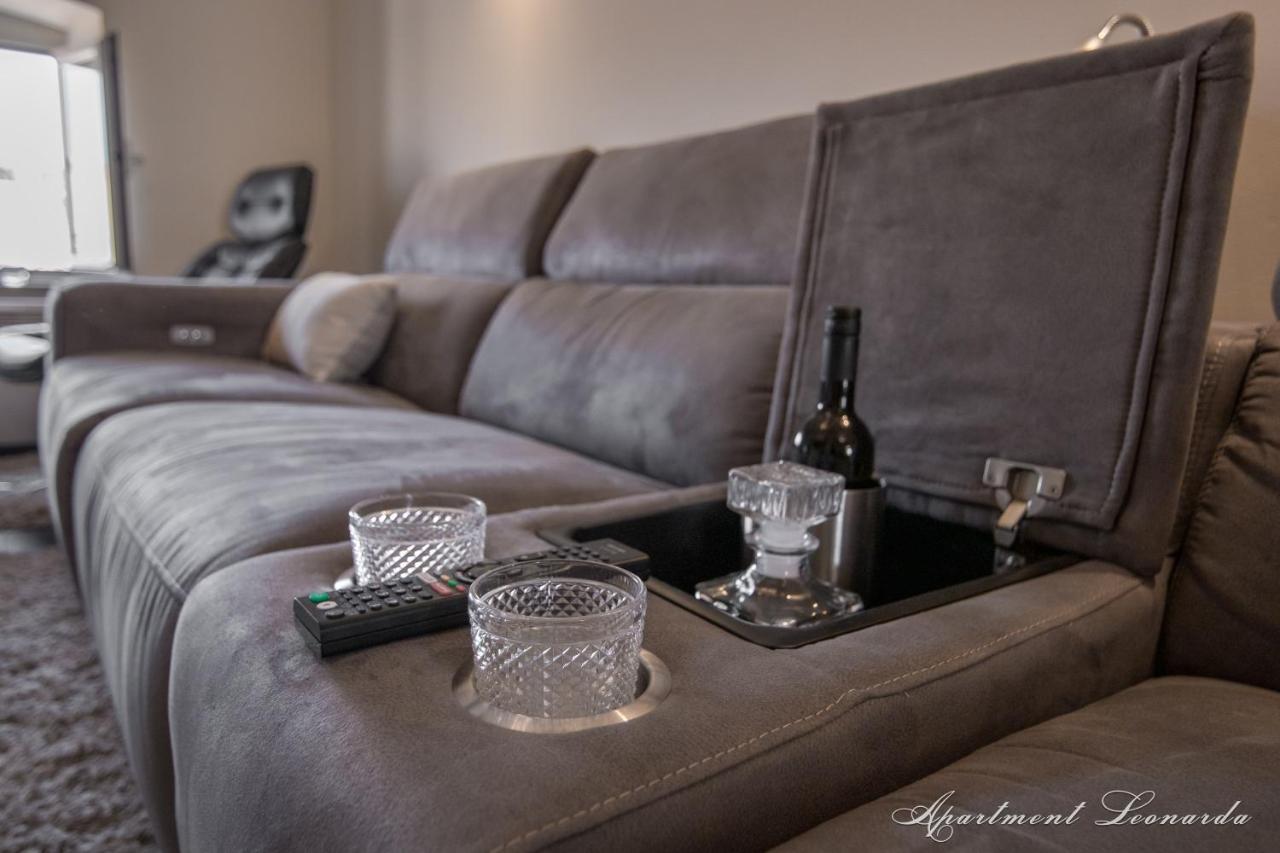 Apartamento Penthouse Leonarda With Private Parking Pula Exterior foto